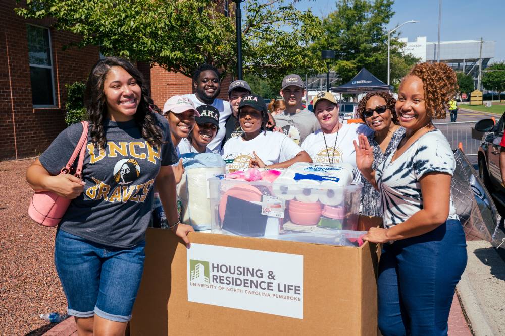 Student and family move in