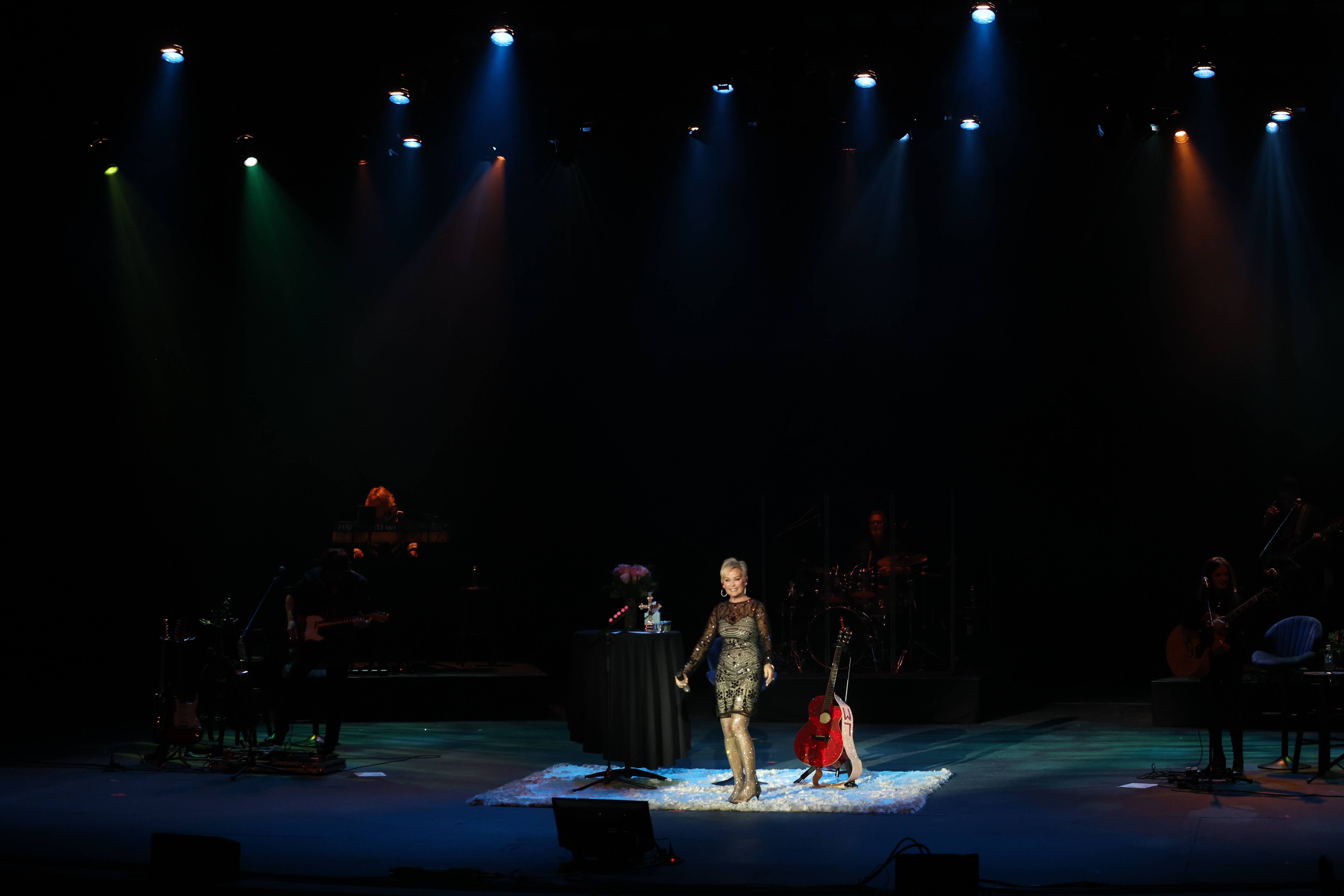Country singer Laurie Morgan performing on the GPAC stage.