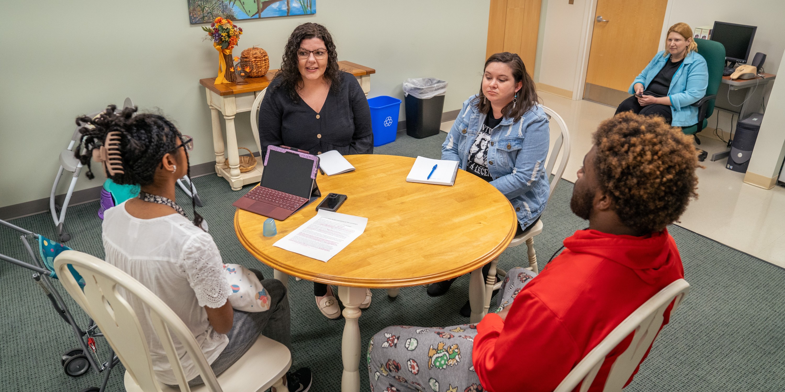 Social Work stuents in a simulation lab with Theater students, all being observed by faculty at UNC Pembroke.