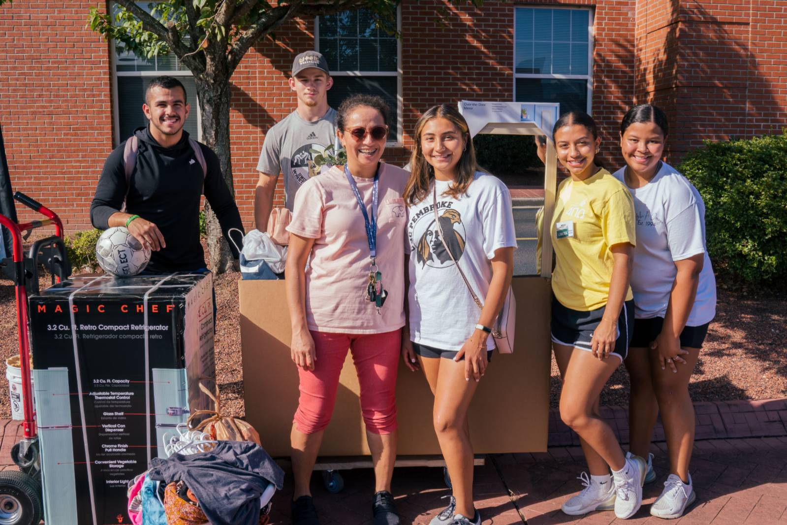 Freshman with family on move in day