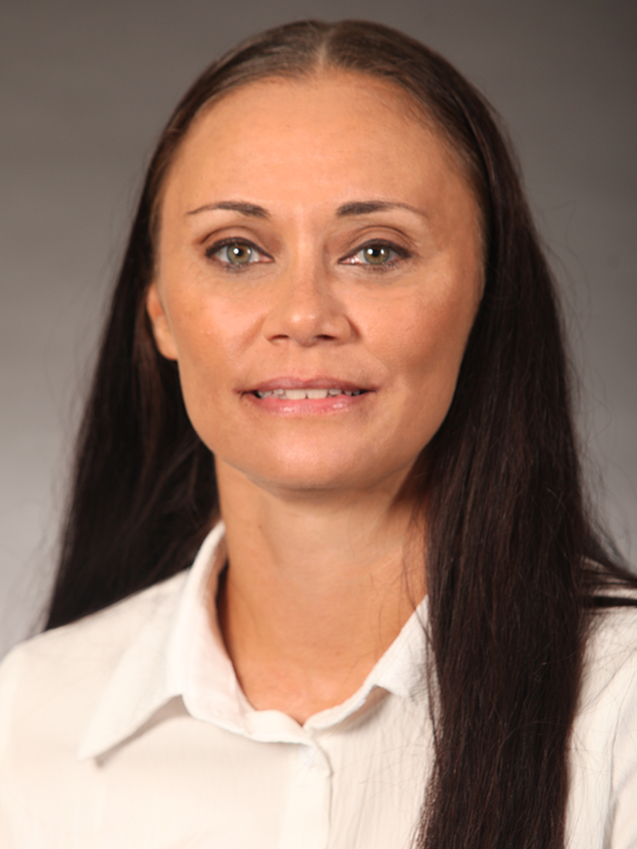 Amanda Holland, headshot