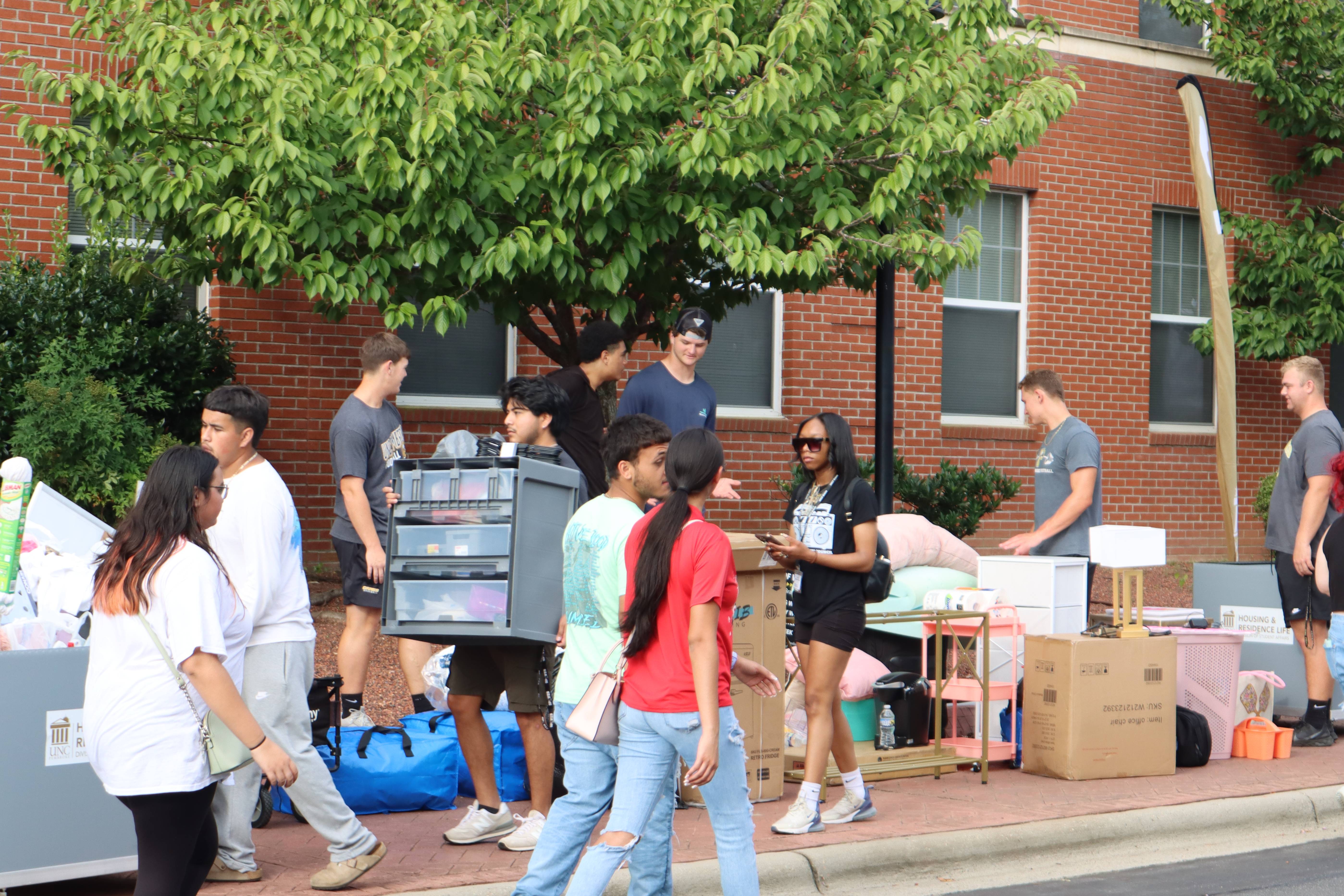 UNCP students moving into the residence halls
